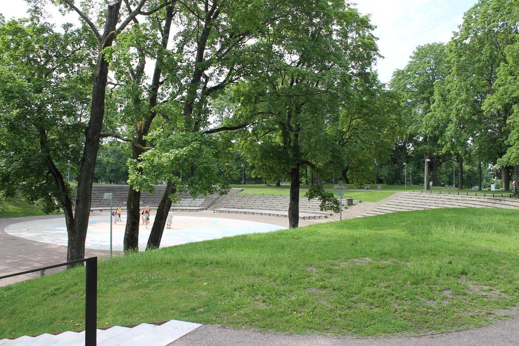 Ohtu Poik 2 City Center Basement Apartment Pärnu Exteriör bild